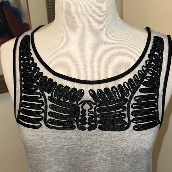 Carmen Marc Valvo Gray Sleeveless Top with Black Ribbon Detailing Size Large - Picture 4 of 10